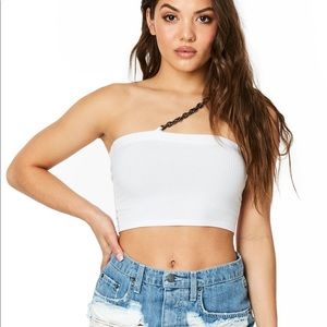 LF/Emma & Sam Diagonal Chain Strap Tube Top